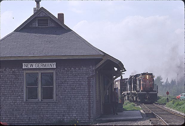 Pulling into New Germany, photo from Duane Porter (HSRM) 